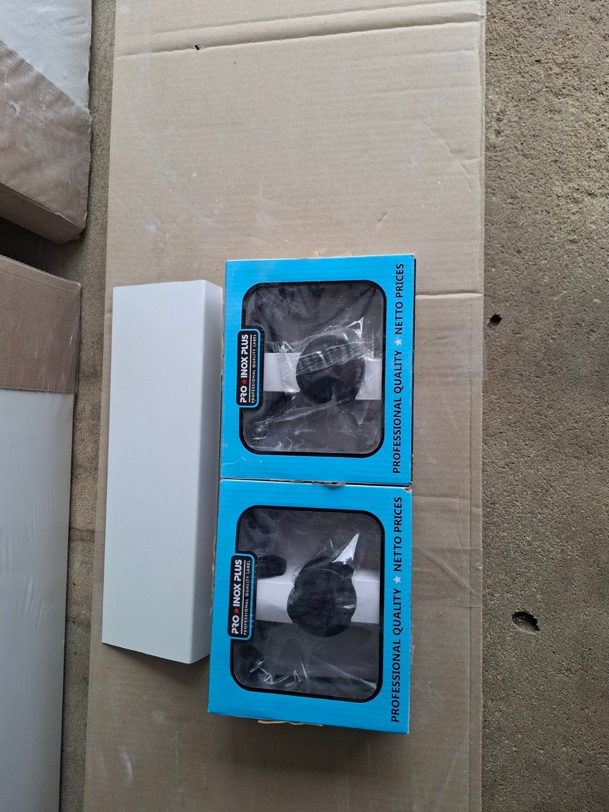 Double porte neuve  jamais déballée cadre accessoires, Enlèvement
