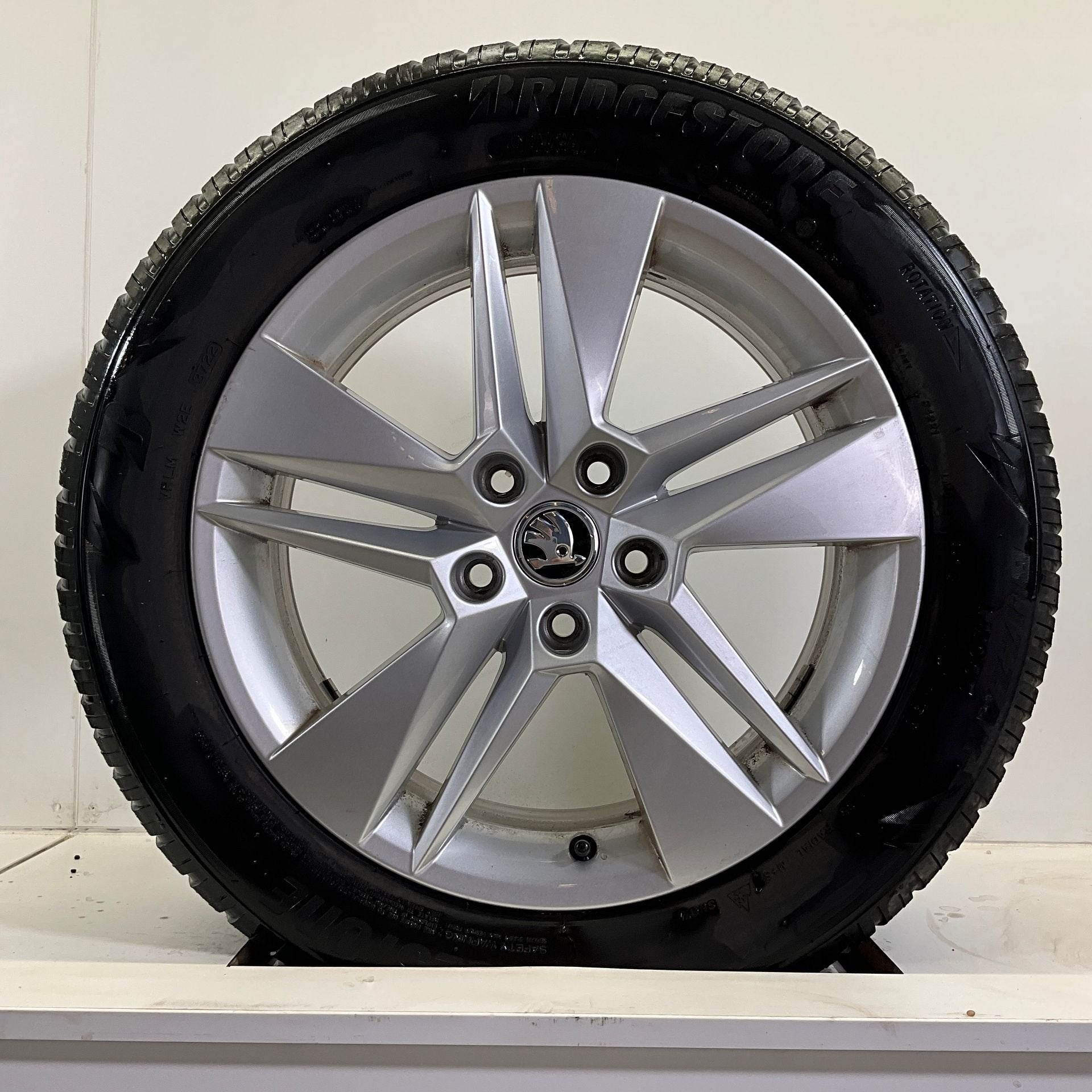 SKODA OCTAVIA MARKAB WINTERBANDEN SET 17 INCH ORIG, Auto-onderdelen, Banden en Velgen, -, -, Banden en Velgen, 17 inch