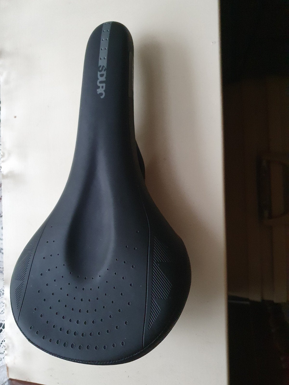 nieuw zadel en klik- pedalen, Vélos & Vélomoteurs, Vélos Pièces, Enlèvement ou Envoi, Selle