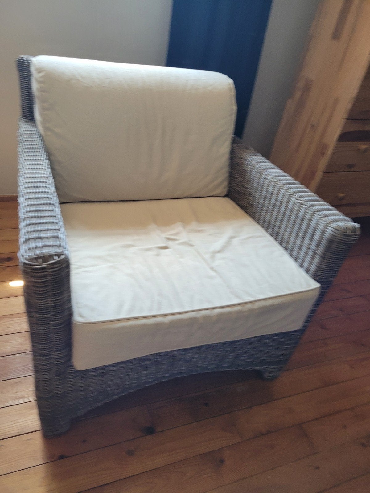 Fauteuil + repose pieds en résine tressée, Chaise, Comme neuf, Enlèvement, Autres matériaux