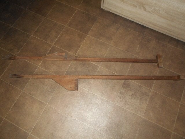 Oude houten stelten, Ophalen