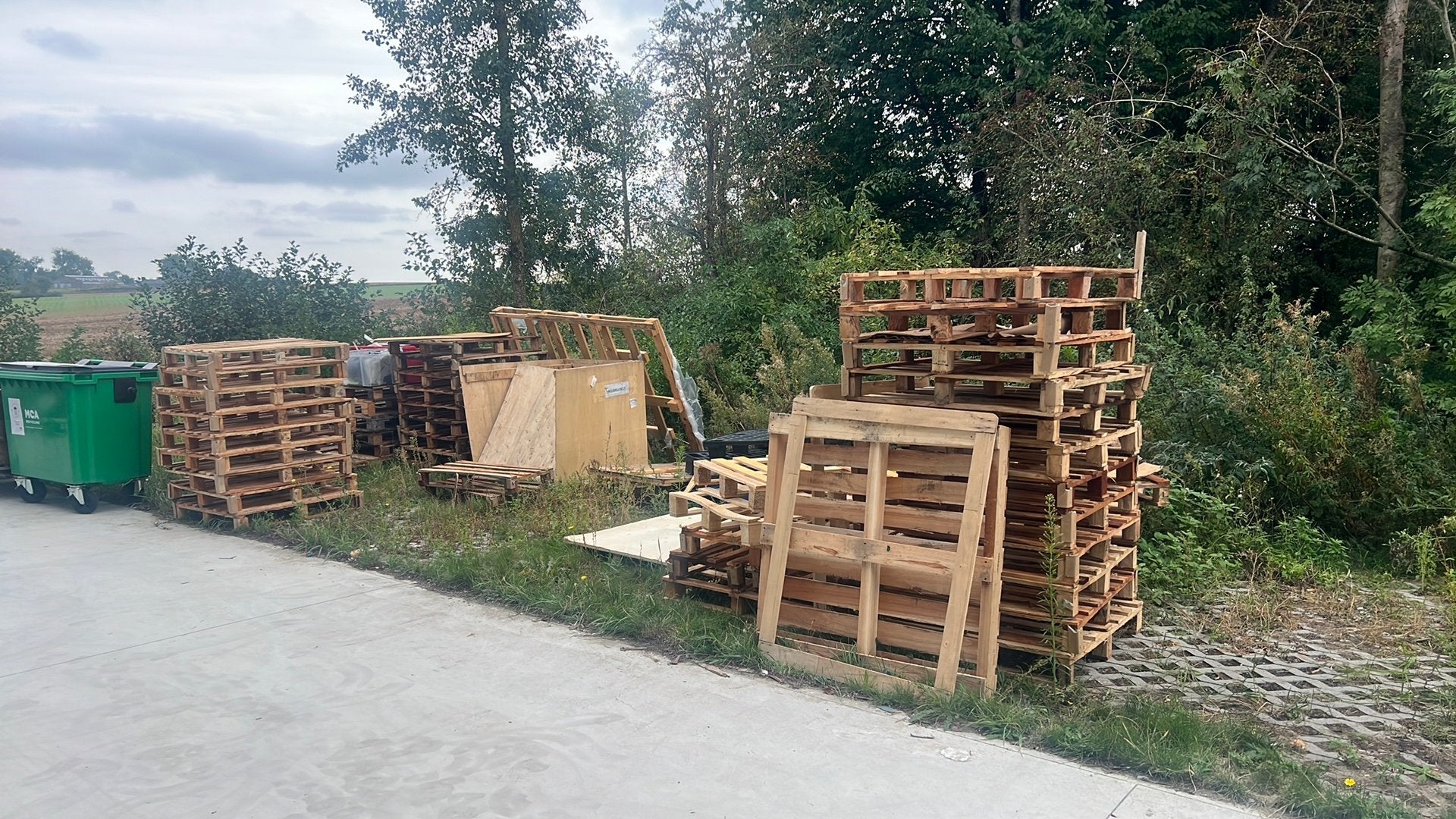 Palettes a donner, Ophalen, Zo goed als nieuw