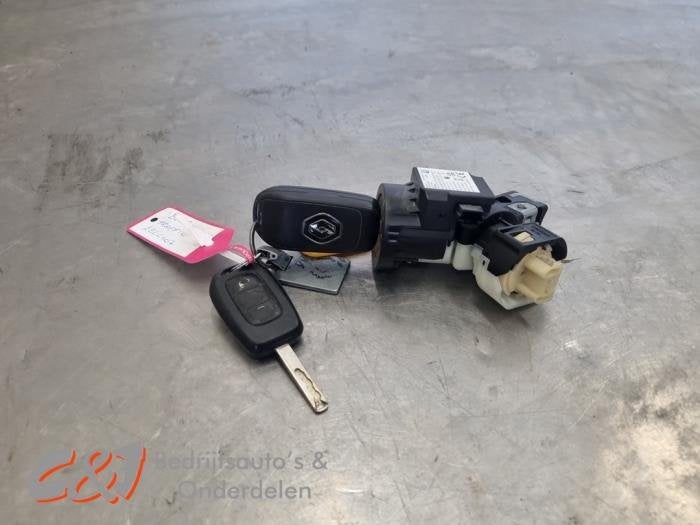 Serrure de contact + clé d'un Renault Trafic, Renault, -, 3 mois de garantie, Utilisé