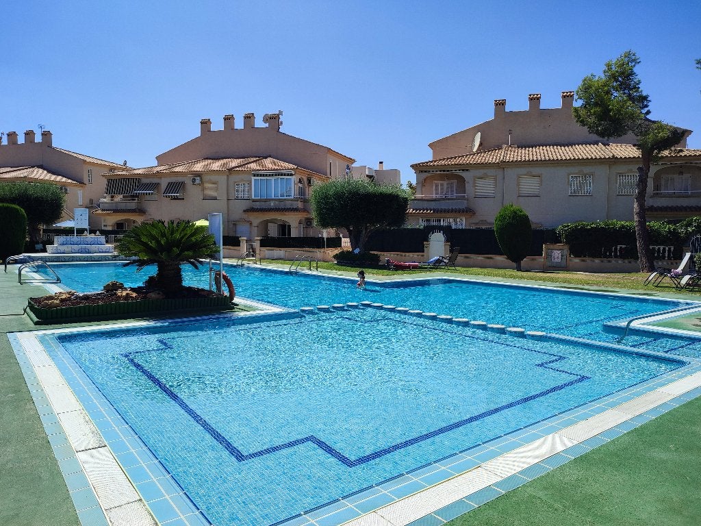 Offre  désistement. Plein pied à louer. Piscine -Torrevieja, Dorp, 2 slaapkamers, Costa Blanca, Appartement