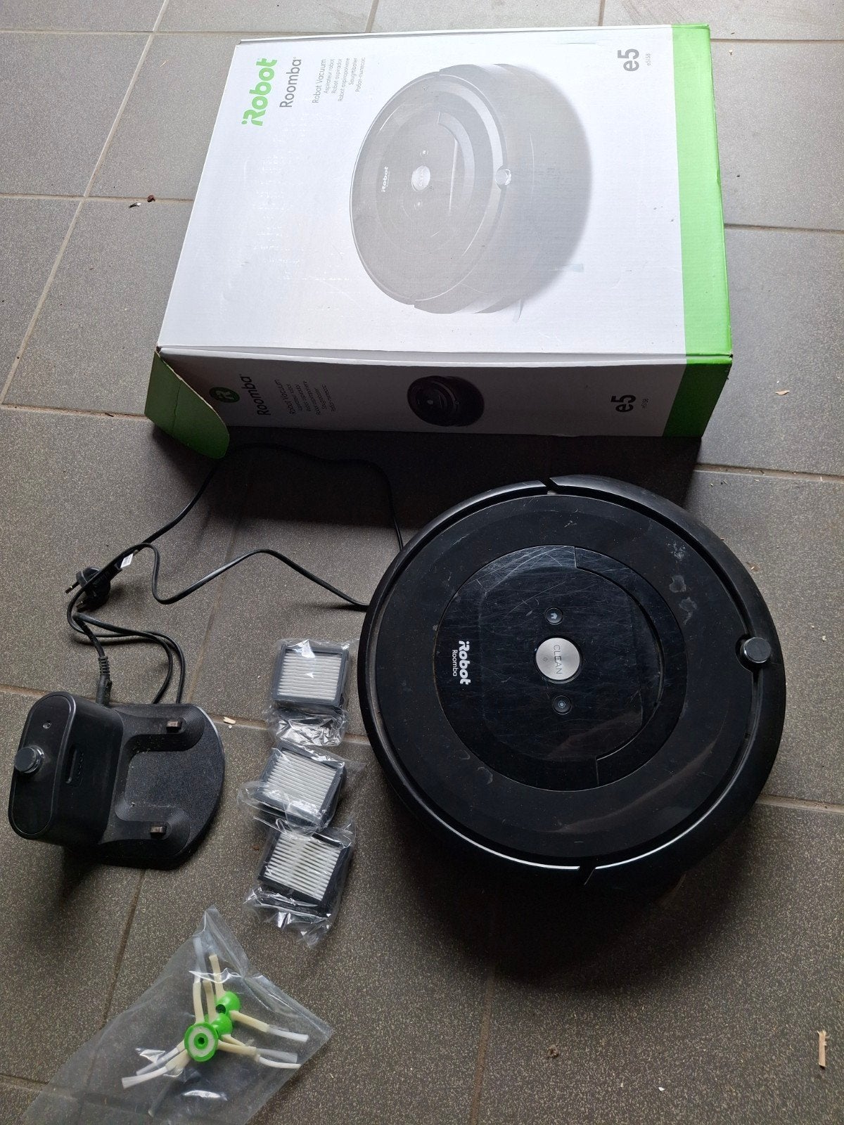 stofzuiger robot. irobot roomba e5. geeft foutmelding. 10eur, Elektronische apparatuur, Stofzuigers, Ophalen, IRobot, Robotstofzuiger