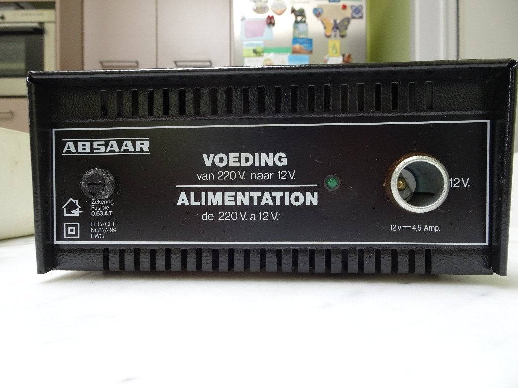 VOEDING 220V naar 12V, Ophalen, Zo goed als nieuw