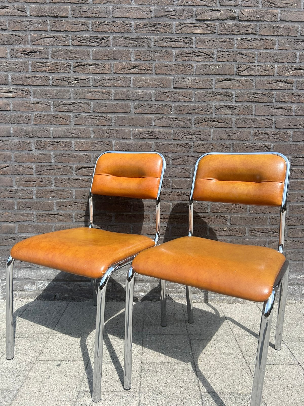 Ensemble de 2 chaises vintage des 70 — cognac et chrome, Enlèvement ou Envoi, Comme neuf