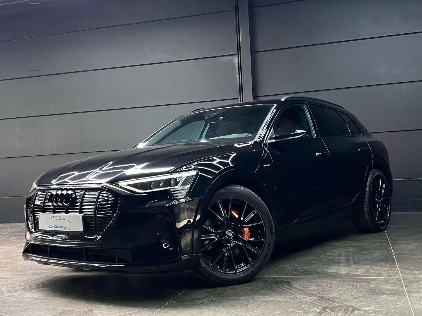 Audi e-tron 55 Quattro S line 95 kWh / Full Black / 2023, Auto's, Audi, Automaat, Gebruikt, Automatische klimaatregeling, Zwart