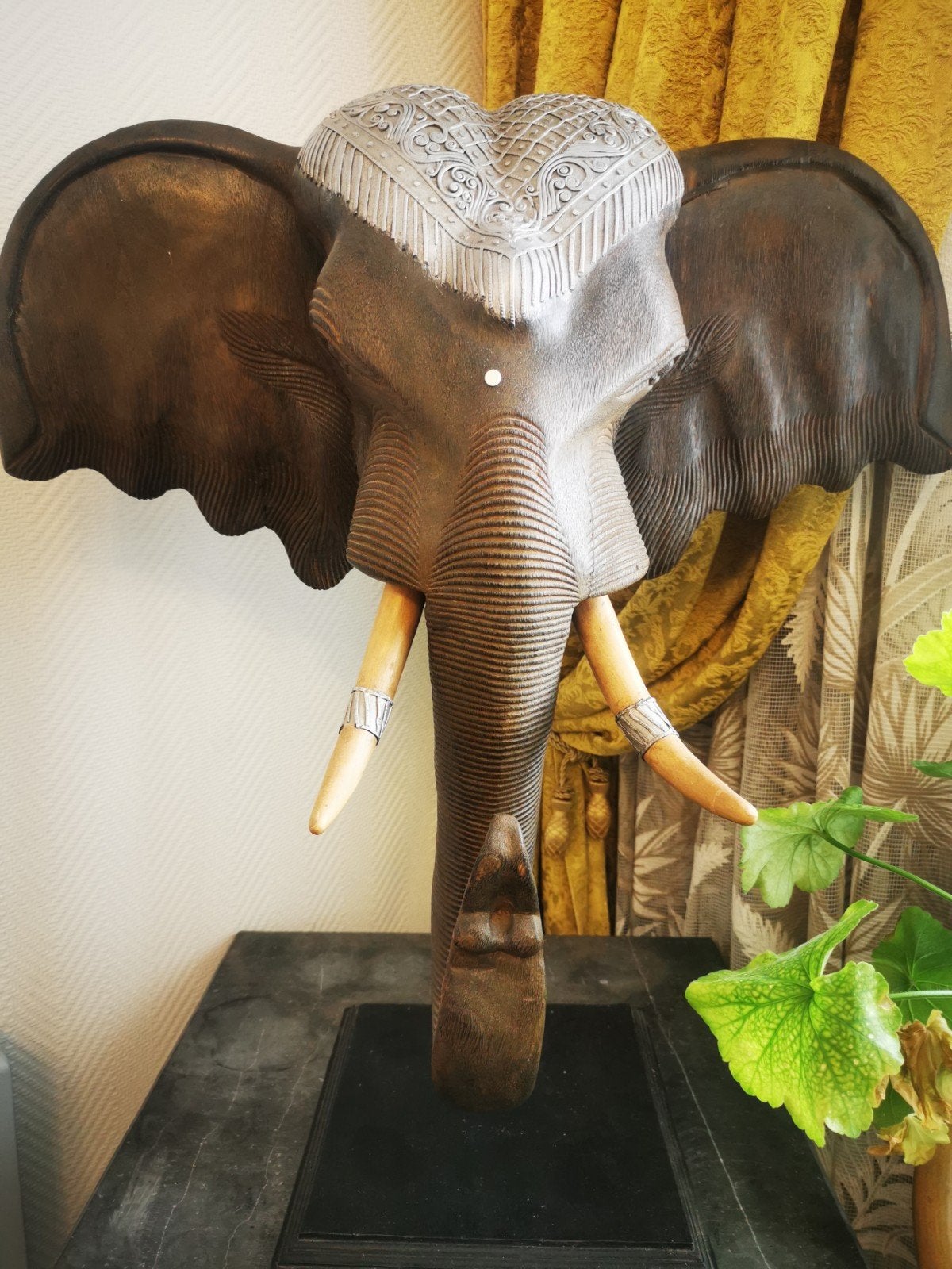 Statue de tete d elephant, Enlèvement