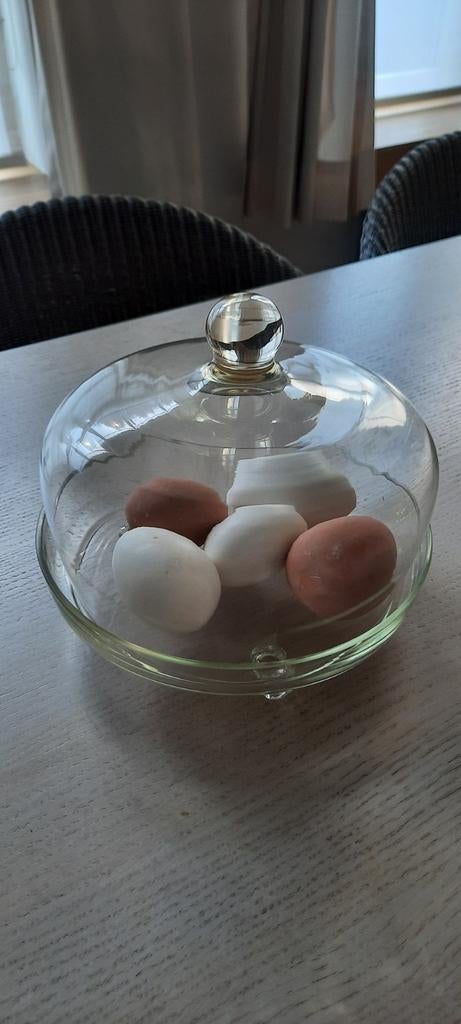 Bol en verre avec cloche (sans œufs), Enlèvement