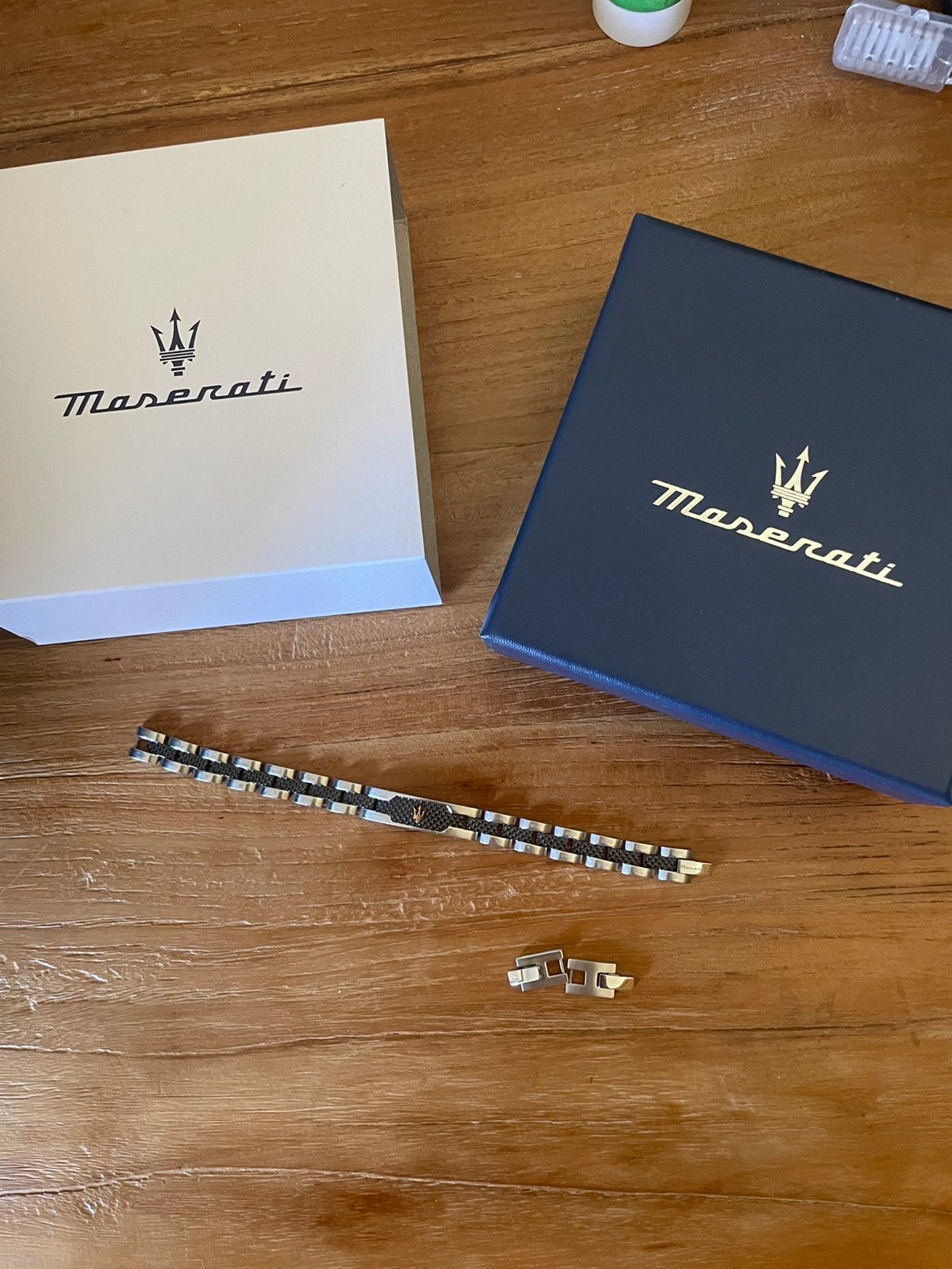 Bracelet Maserati, Enlèvement, Comme neuf