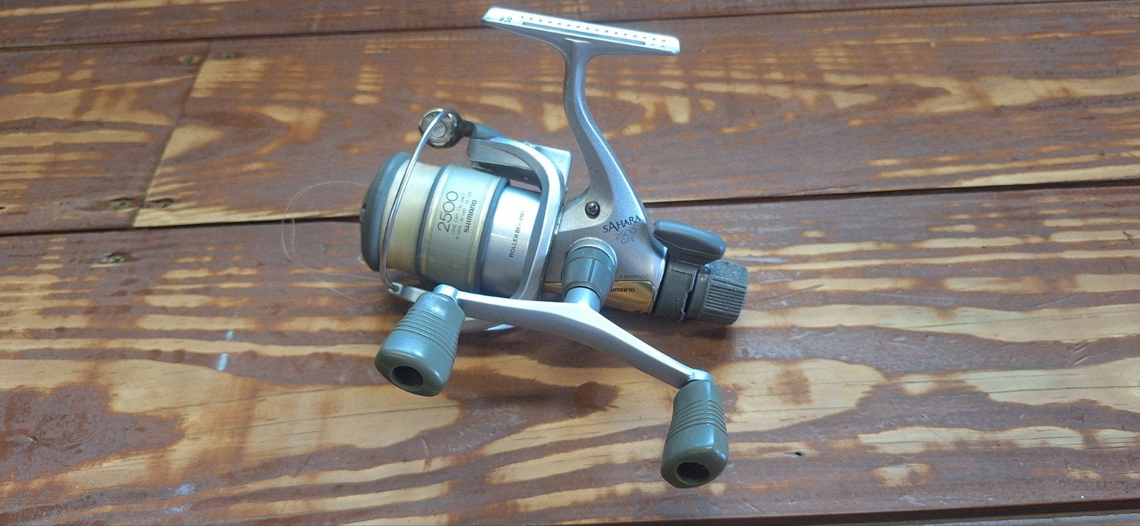 Spinmolen shimano sahara 2500, Sports nautiques & Bateaux, Pêche à la ligne | Carpes, Enlèvement, Utilisé, Moulinet