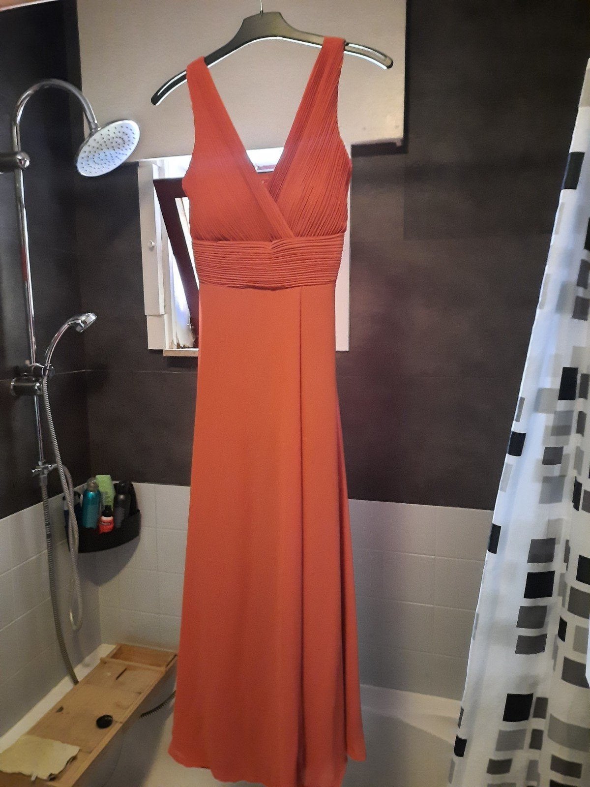 Te koop lang suite kleed medium, Kleding | Dames, Gelegenheidskleding, Galajurk, Oranje, Zo goed als nieuw, Ophalen