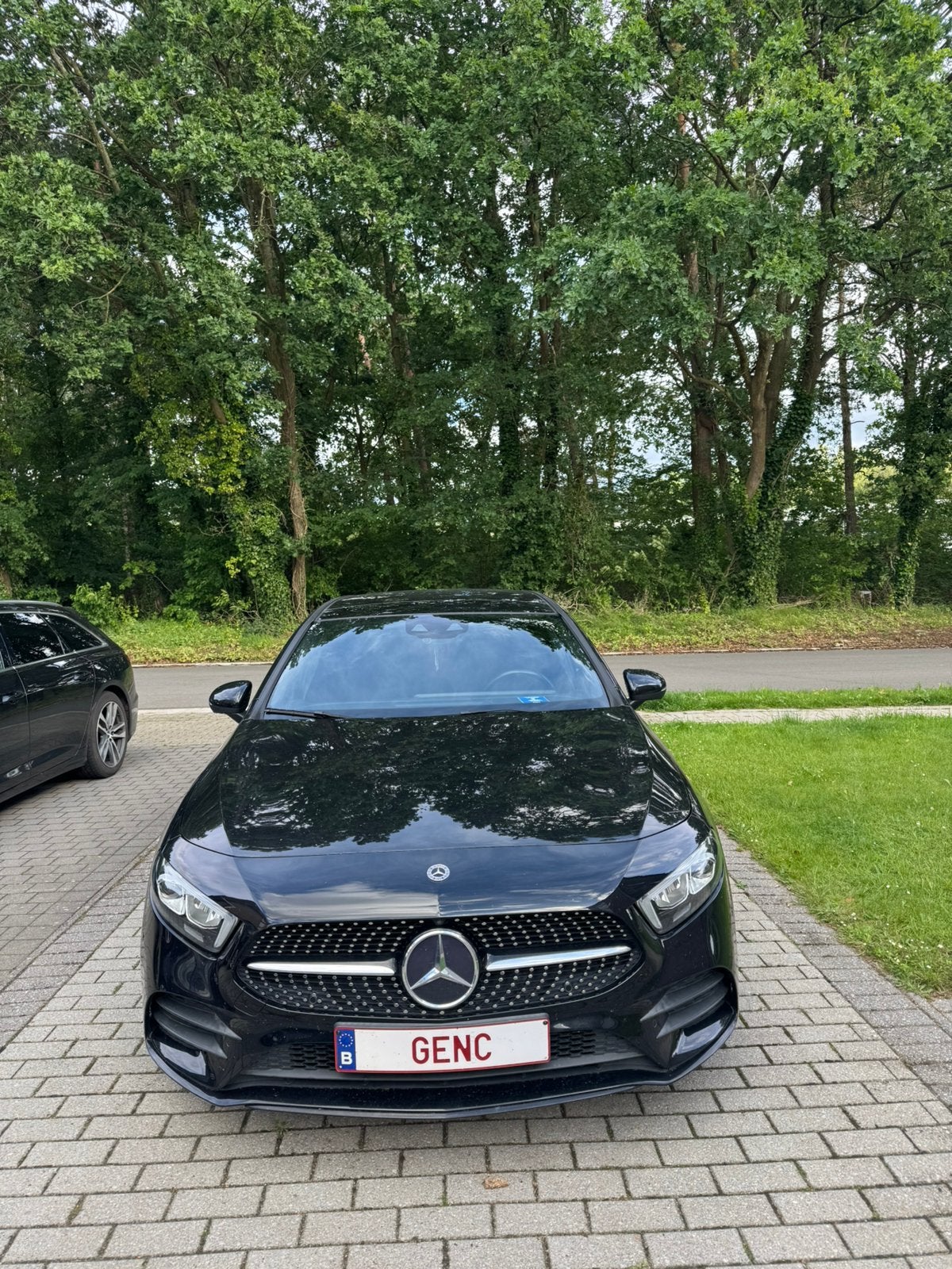 Mercedes A250e amg line, Auto's, Automaat, Zwart, 5 deurs, Dealer onderhouden