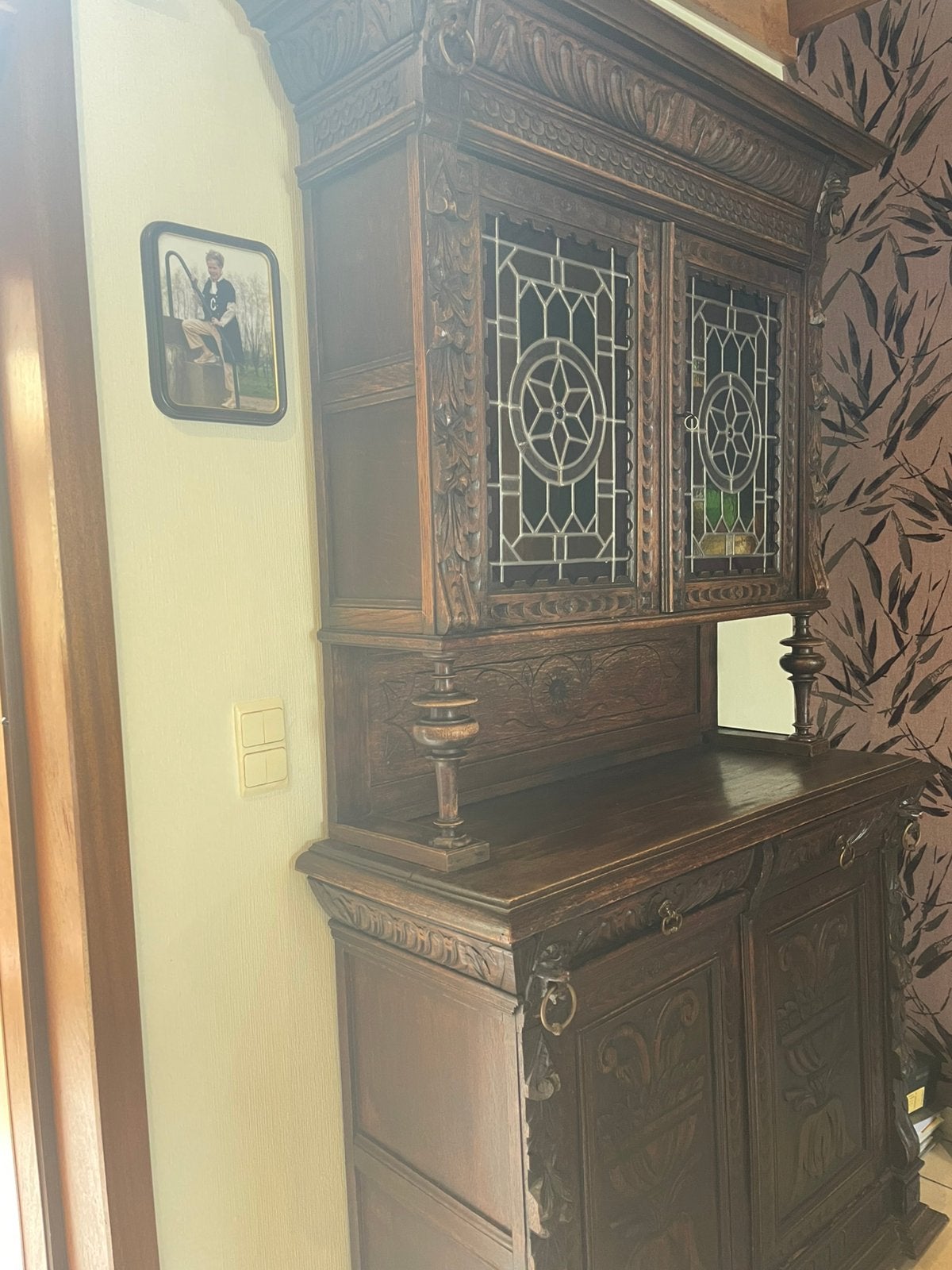 Antieke kast met glas in lood, Ophalen