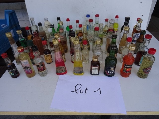 Collection 50 mignonettes alcool –lot 1 - bouteilles fermées, Enlèvement ou Envoi