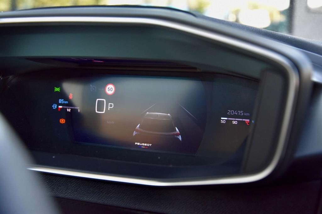 Peugeot 2008 2008 GT-Line *PANO DAK* NIEUW (bj 2023), Gebruikt, 1199 cc, 5 zetels, 5 deurs