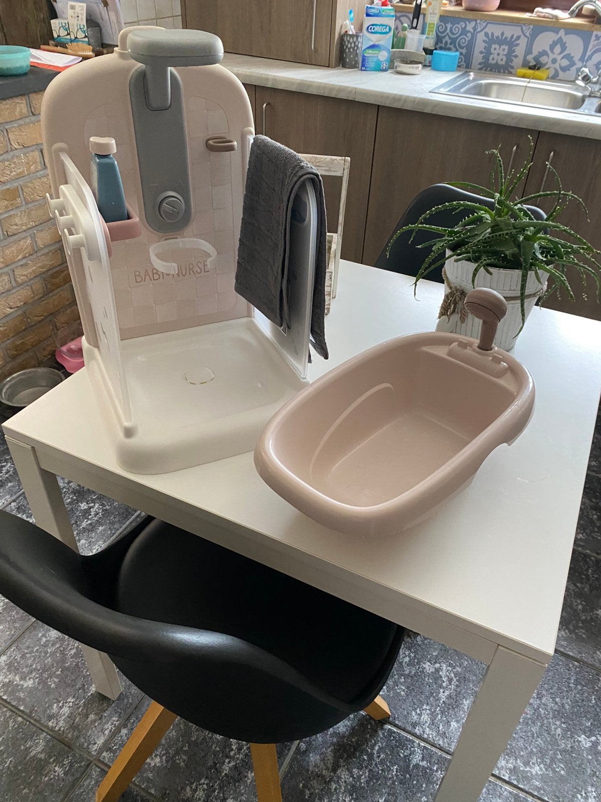 Douche et baignoire pour bébés nourrices, Enfants & Bébés, Jouets | Poupées, Enlèvement, Comme neuf