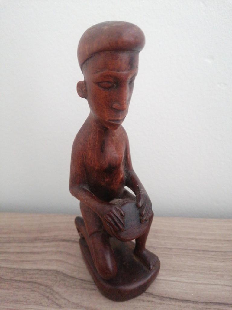 Afrikaans figuurbeeld, Antiek en Kunst, Kunst | Beelden en Houtsnijwerken, Ophalen of Verzenden