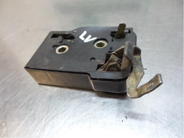Serrure portière mécanique 4portes avant gauche d'un Volks, Autos : Pièces & Accessoires, Volkswagen, -, Utilisé, -
