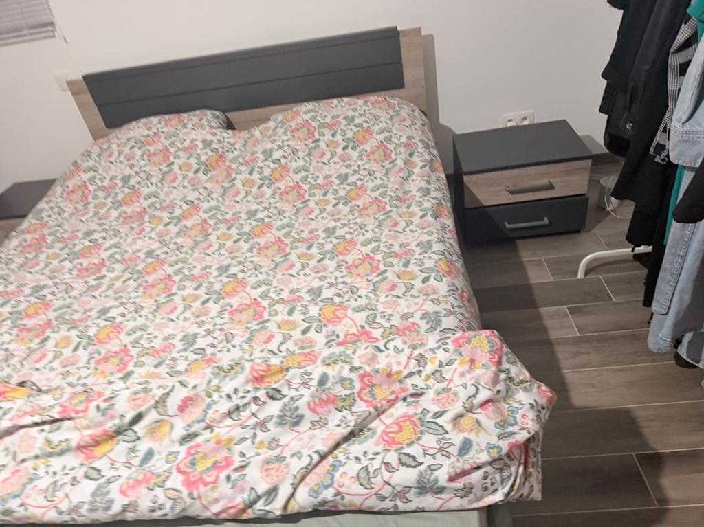 Lit de deux personnes et deux table de chevet, Maison & Meubles, Chambre à coucher | Lits, Enlèvement, Comme neuf, Deux personnes