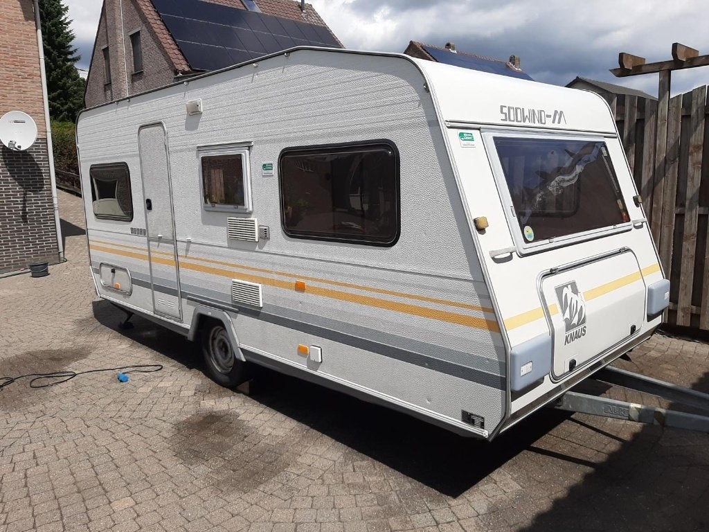Caravan, Jusqu'à 4, Poêle, Coin salon convertible, 5 à 6 mètres