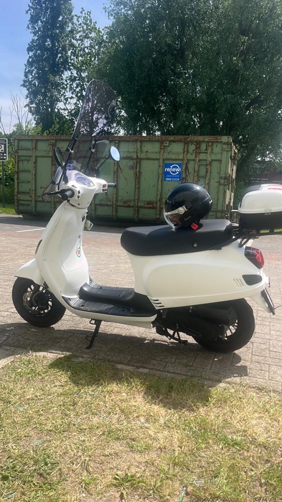 Scooter turbo LR 50 cc  A klasse en ook B klasse, Fietsen en Brommers, Zo goed als nieuw, Ophalen, Overige merken