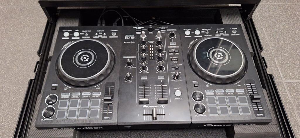 Pioneer DDJ-400 (état neuf) + Flightcase + boîte d'origine, Musique & Instruments, Enlèvement ou Envoi, Pioneer