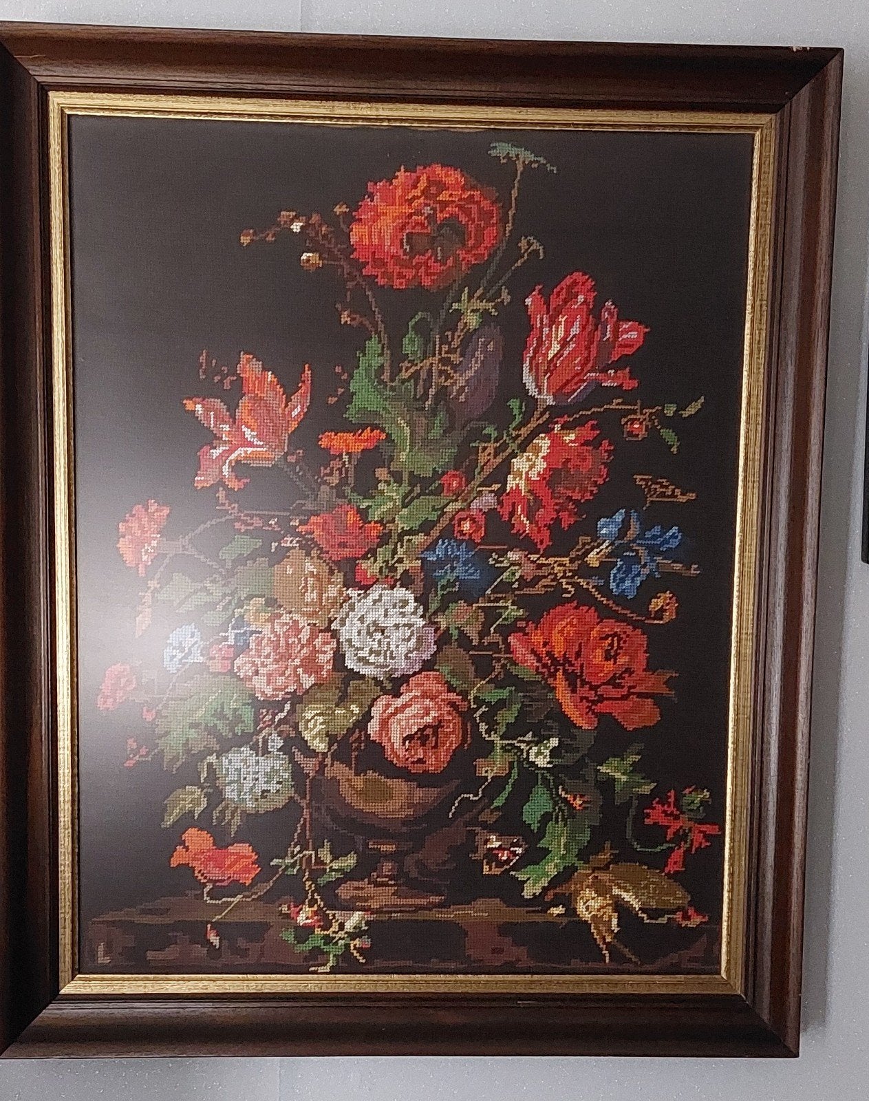 Belle composition florale brodée dans un cadre, Enlèvement, Encadré