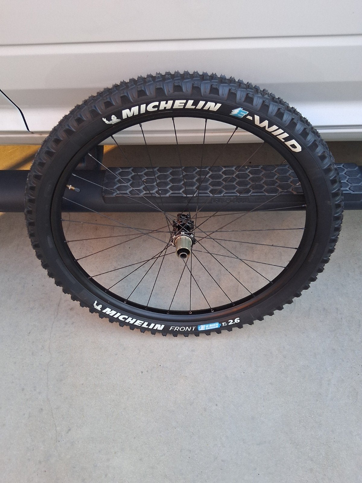 27.5 boost 148 30mm enduro mtb downhill 12 of 11 speed boddy, Enlèvement ou Envoi, Pneu