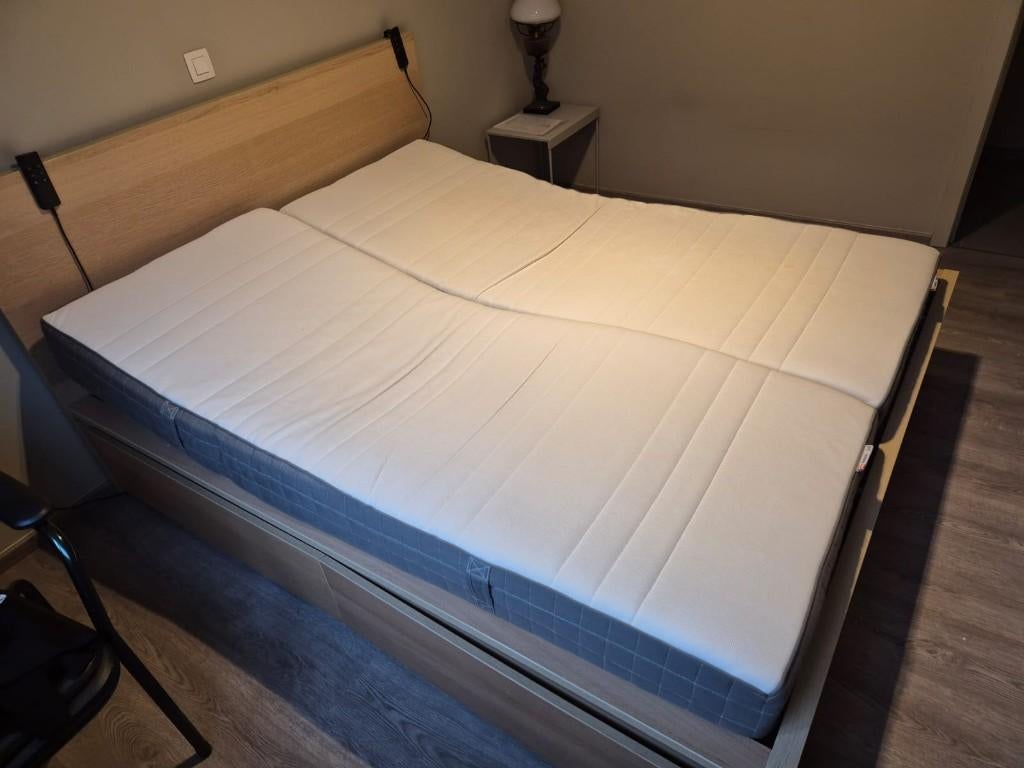 bed 160 x 200 met lattenbodems en matrassen, Ophalen