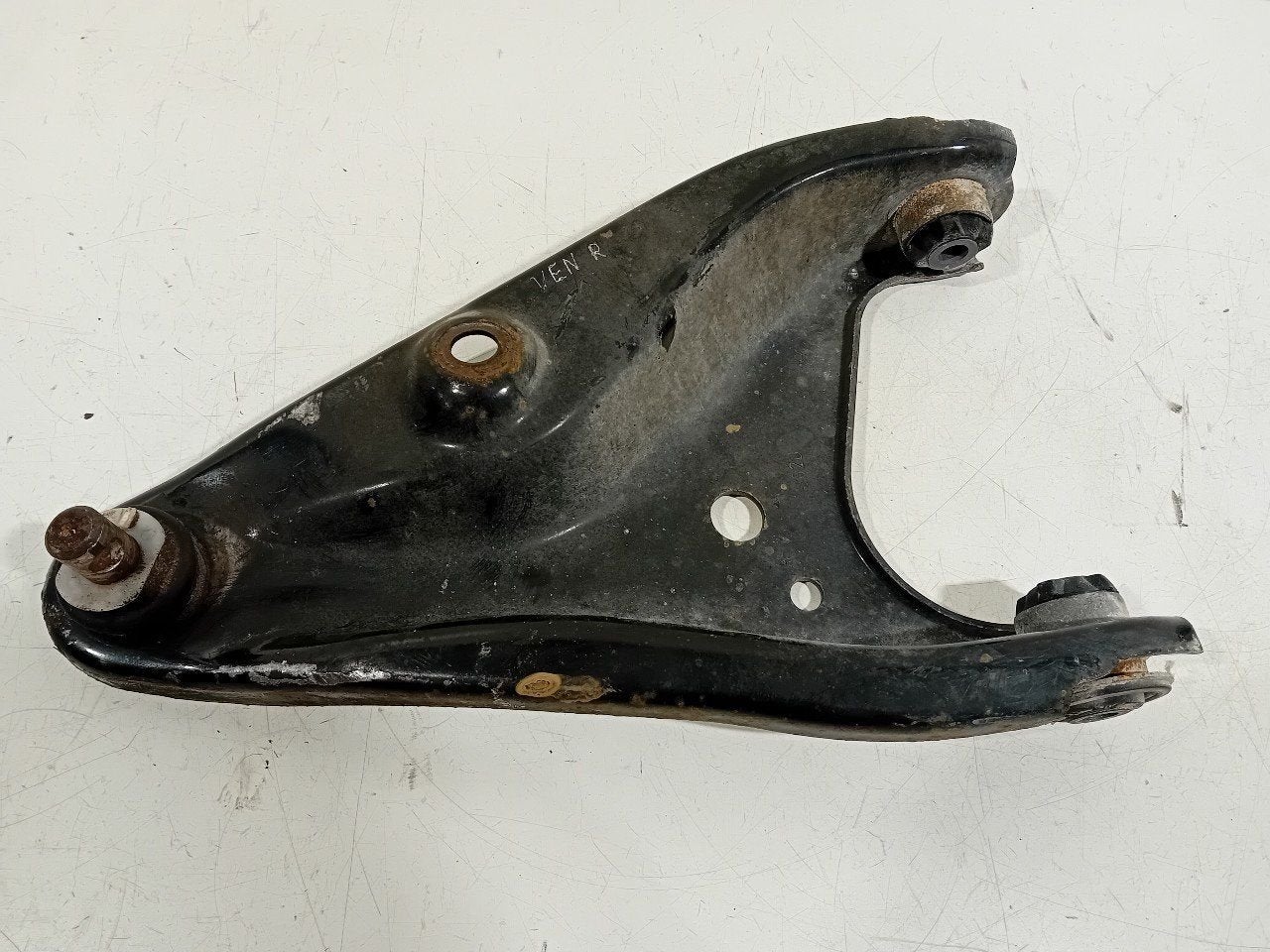 Draagarm rechts voor Dacia Dokker, Dacia, Onderdelen@venauto.nl, Van der Ven Autorecycling B.V., Gebruikt