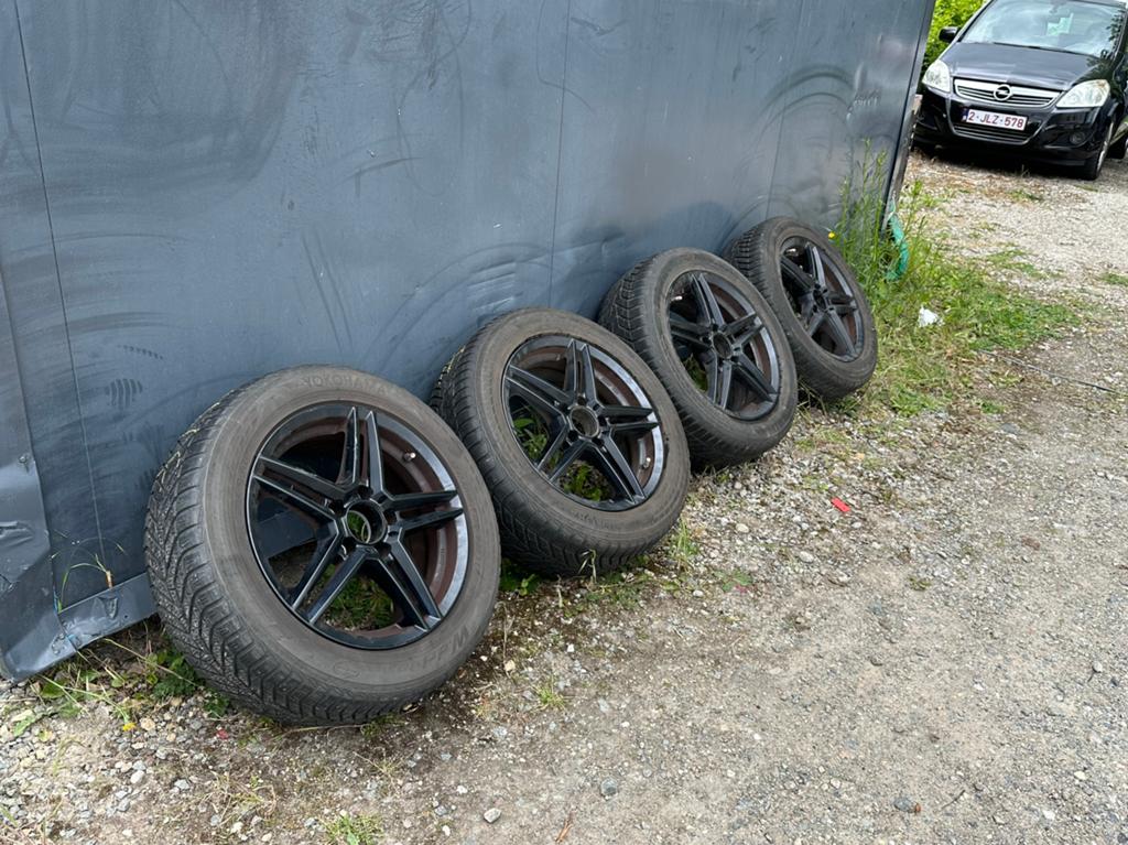 Mooie Mercedes AMG velgen met banden in het zwart, Auto-onderdelen, Banden en Velgen, Ophalen, 16 inch, Banden en Velgen, Nieuw