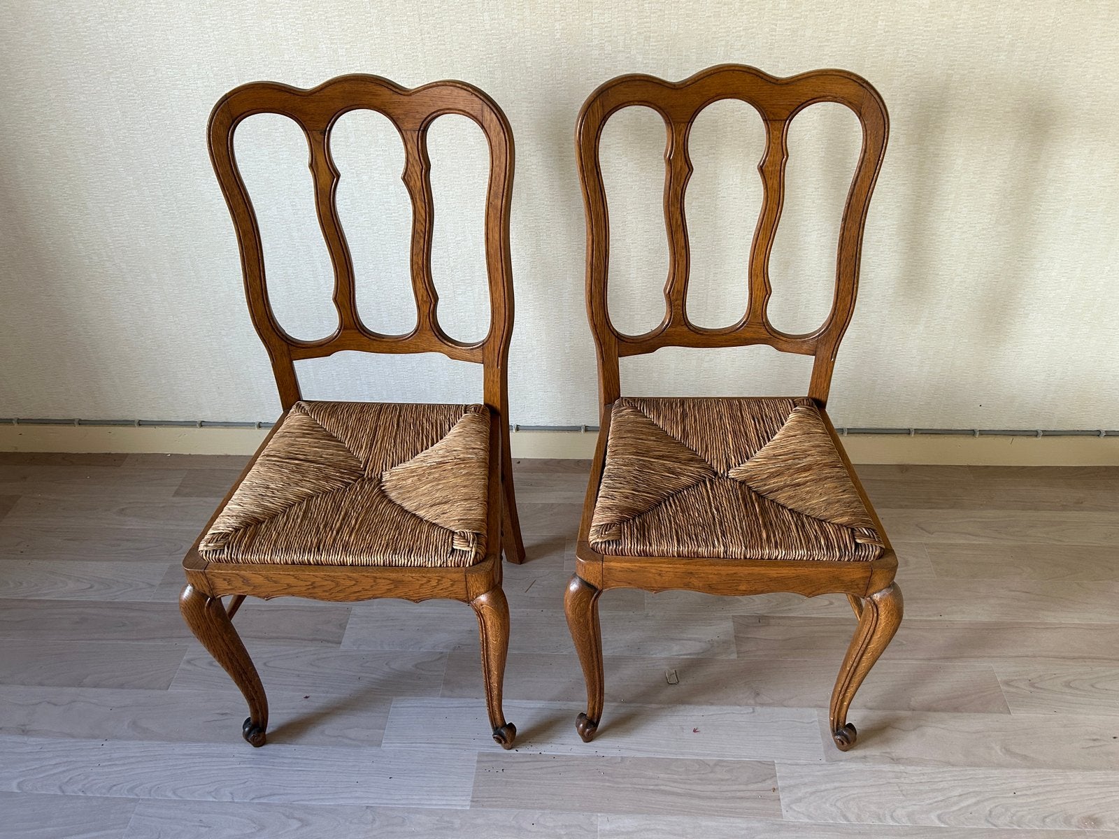 2 stevige stoelen uit hout, Antiek en Kunst, Ophalen