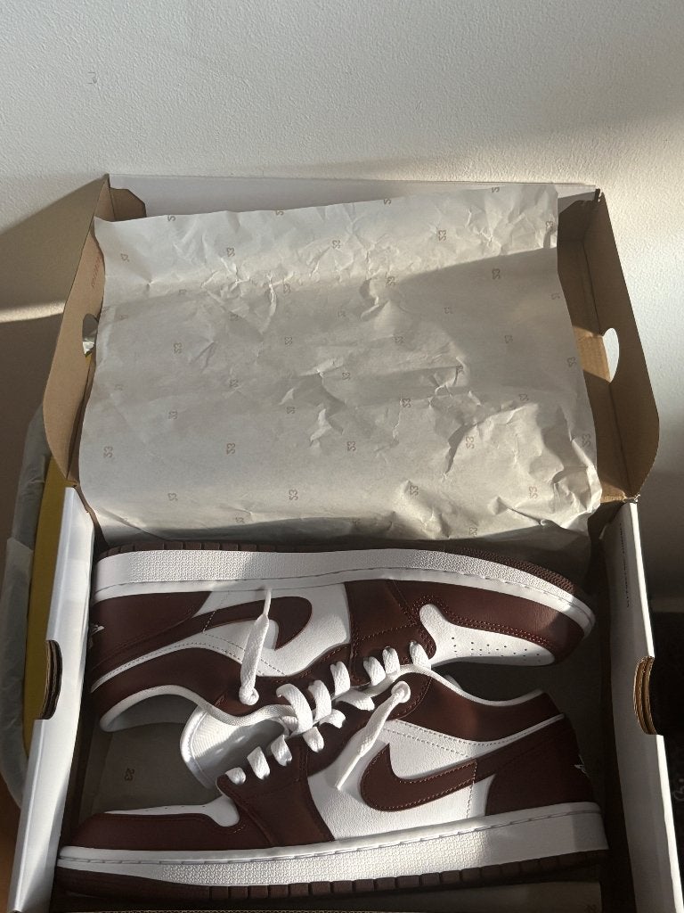 Jordan mid neuf, Sport en Fitness, Basketbal, Ophalen, Zo goed als nieuw, Schoenen