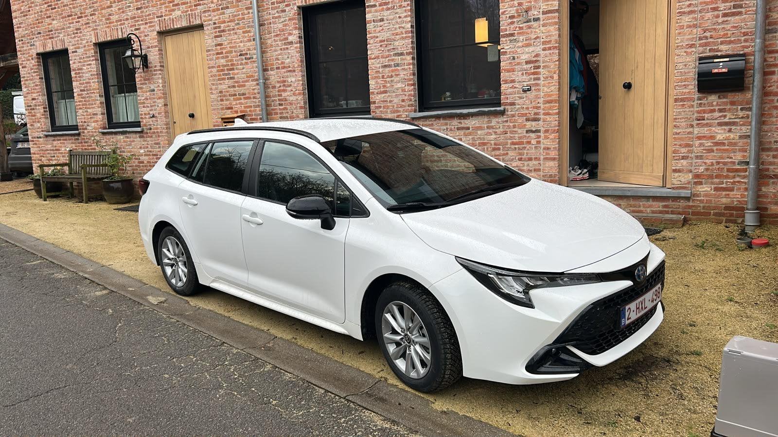 Toyota corolla ts sports hybrid 1.8 dynamic, Auto's, Automaat, Stof, 4 cilinders, Wit