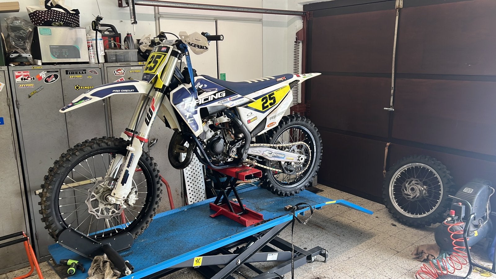 Bloedsnelle Husqvarna tc125 van 2022, Particulier, Crossmotor, 1 cilinder