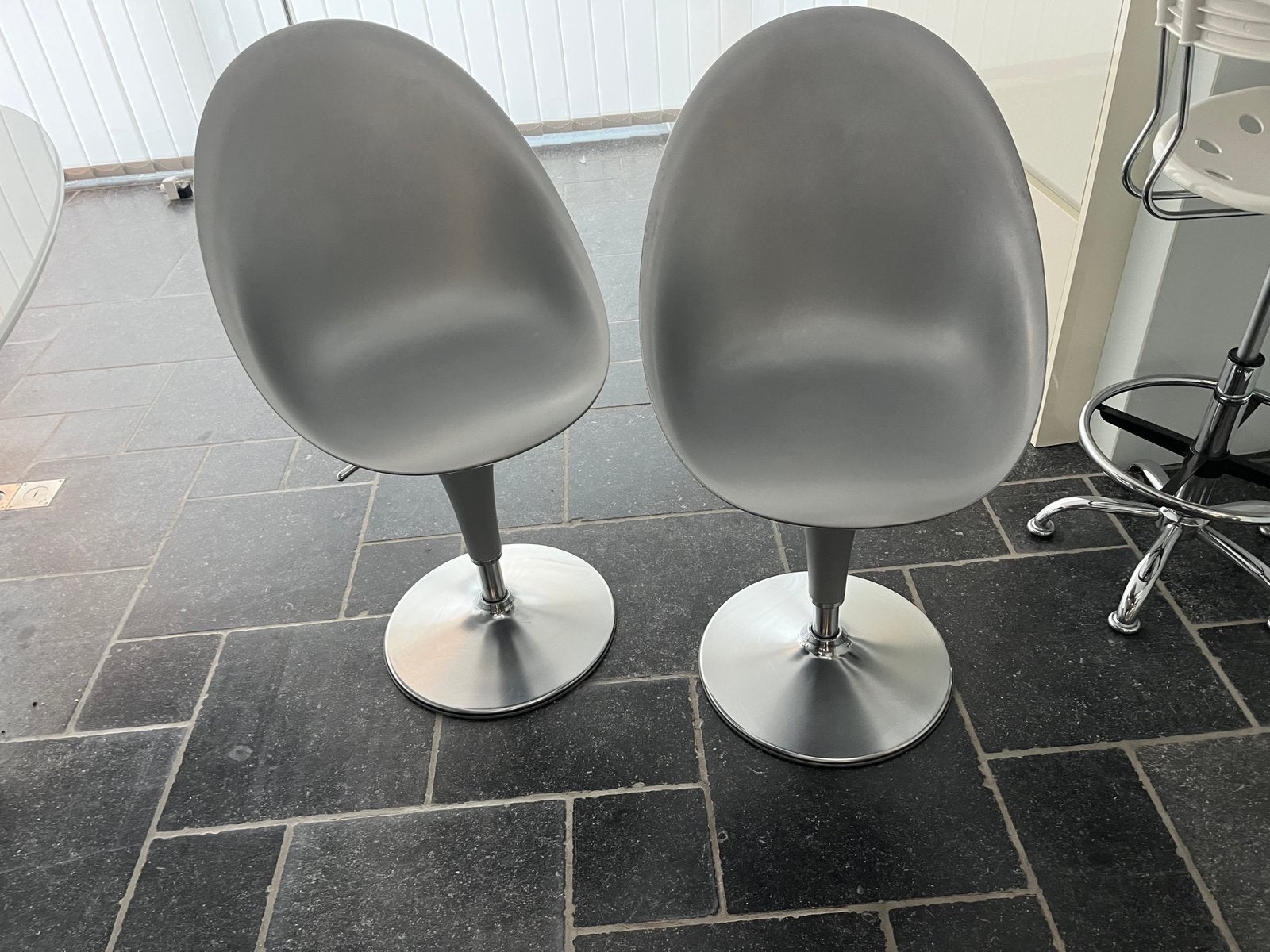 BOMBO CHAIR DE MAGIS - LE LOT DE 4, Huis en Inrichting, Ophalen, Zo goed als nieuw, In hoogte verstelbaar