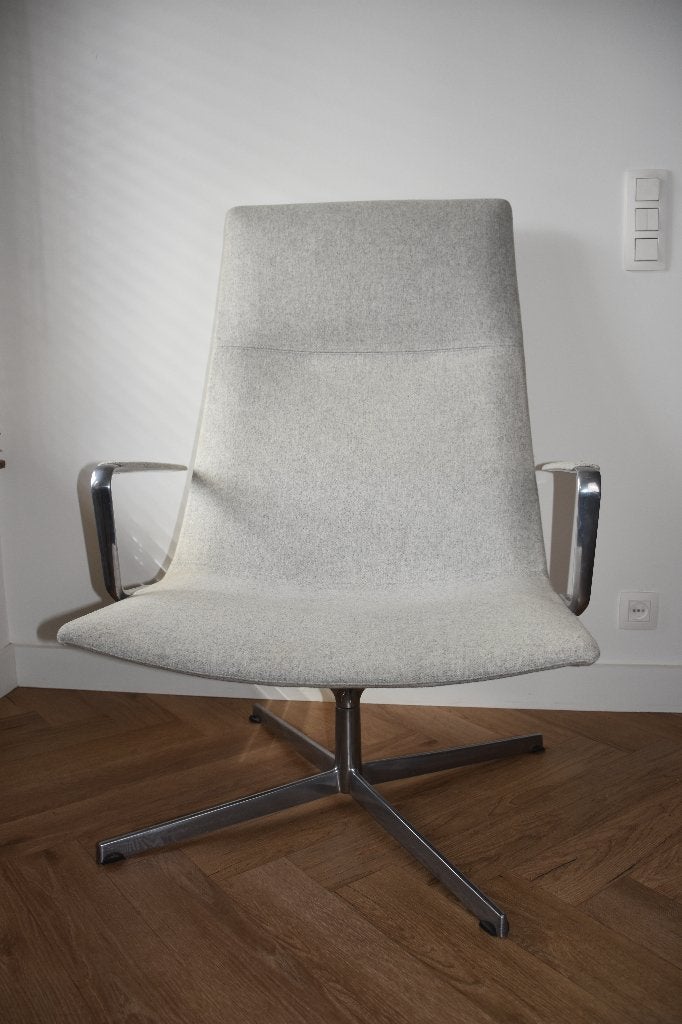 Arper Catifa 70 Lounge Stoel – Design Icoon (Draaibaar) Set, Huis en Inrichting, Ophalen, Minder dan 75 cm, Zo goed als nieuw