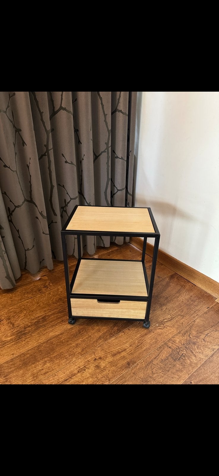 Tafel kast met lade op wielen 30x38cm hoogte is 51cm, Ophalen, Zo goed als nieuw