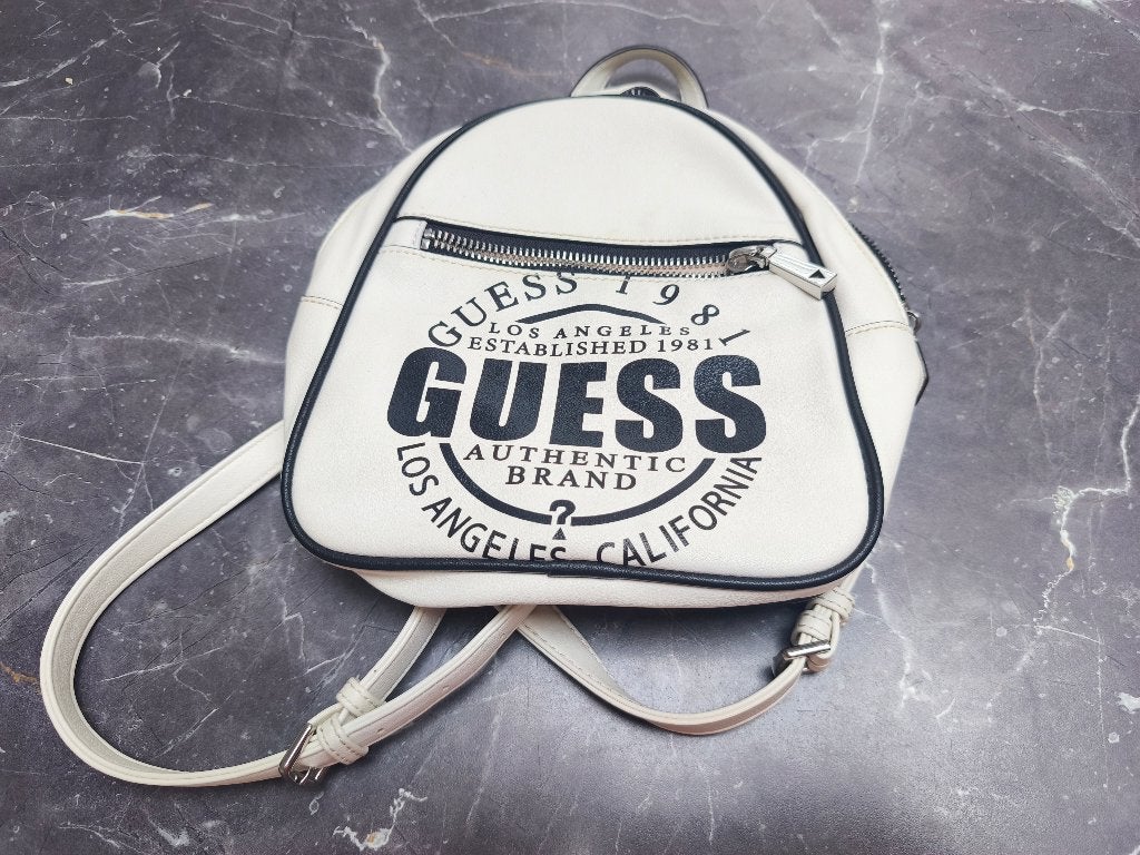 Sac à dos Guess, Bijoux, Sacs & Beauté, Moins de 30 cm, Autres marques, 25 à 40 cm, Comme neuf