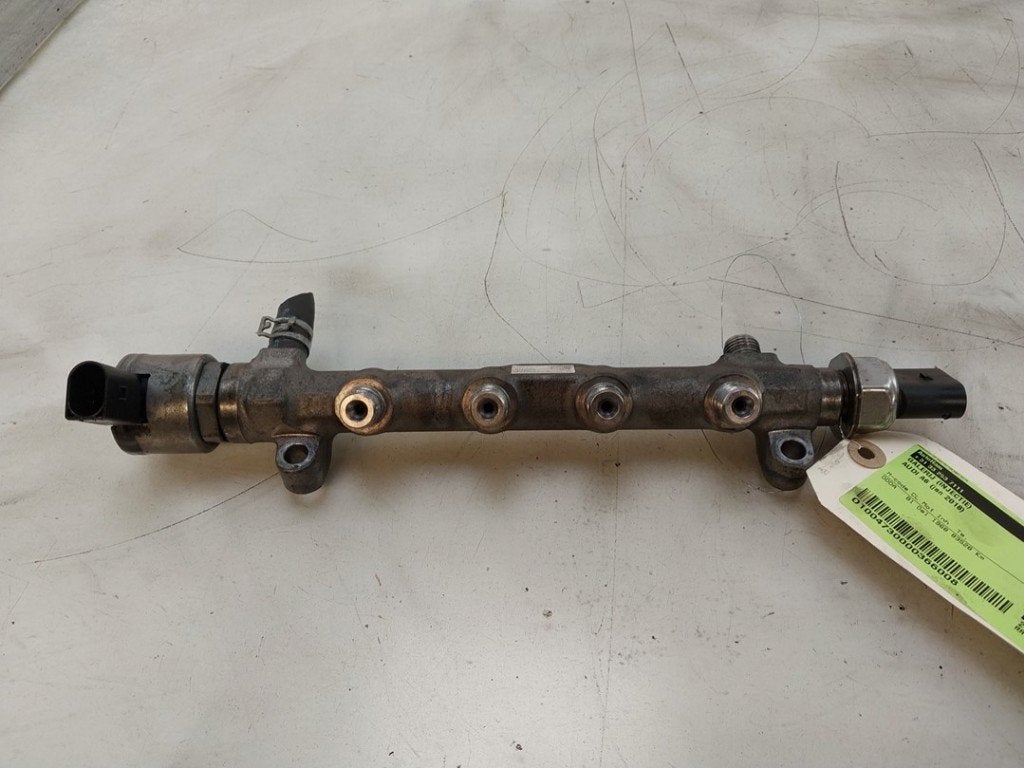 RAMPE D'INJECTION Audi A6 Avant (C7) (01-2011/09-2018), Auto-Union-Straße  1,
85057  Ingolstadt, DE, Info@audi.de, Audi, Utilisé