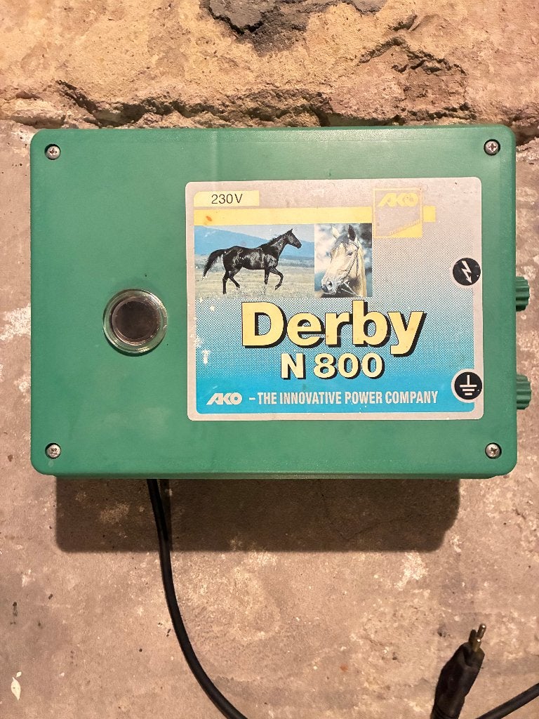 DERBY N 800 schrikdraad toestel, Dieren en Toebehoren, Paarden en Pony's | Overige Paardenspullen, Ophalen, Gebruikt