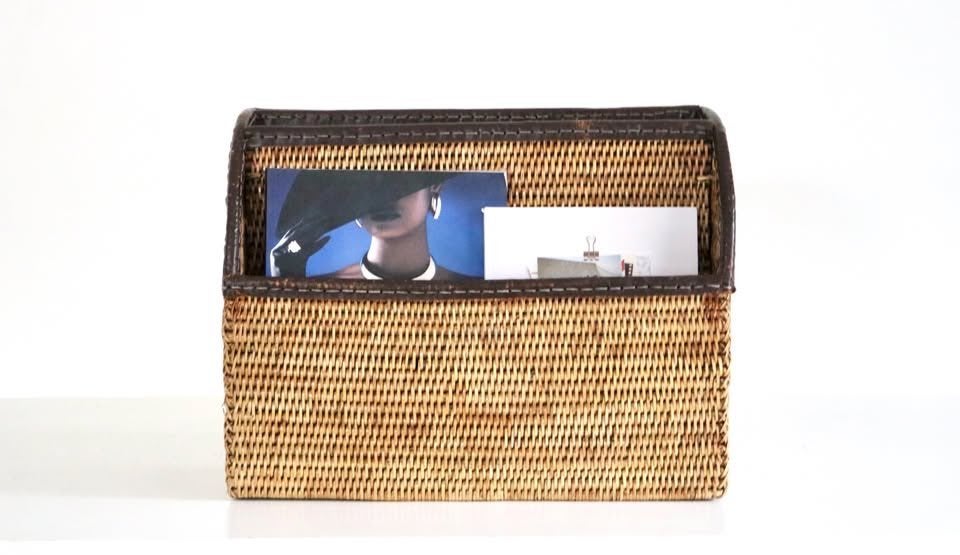 Vintage magazine holder - Rieten Krantenbak, Huis en Inrichting, Woonaccessoires | Krantenbakken en Lectuurbakken, Gebruikt, Natuurlijk materiaal