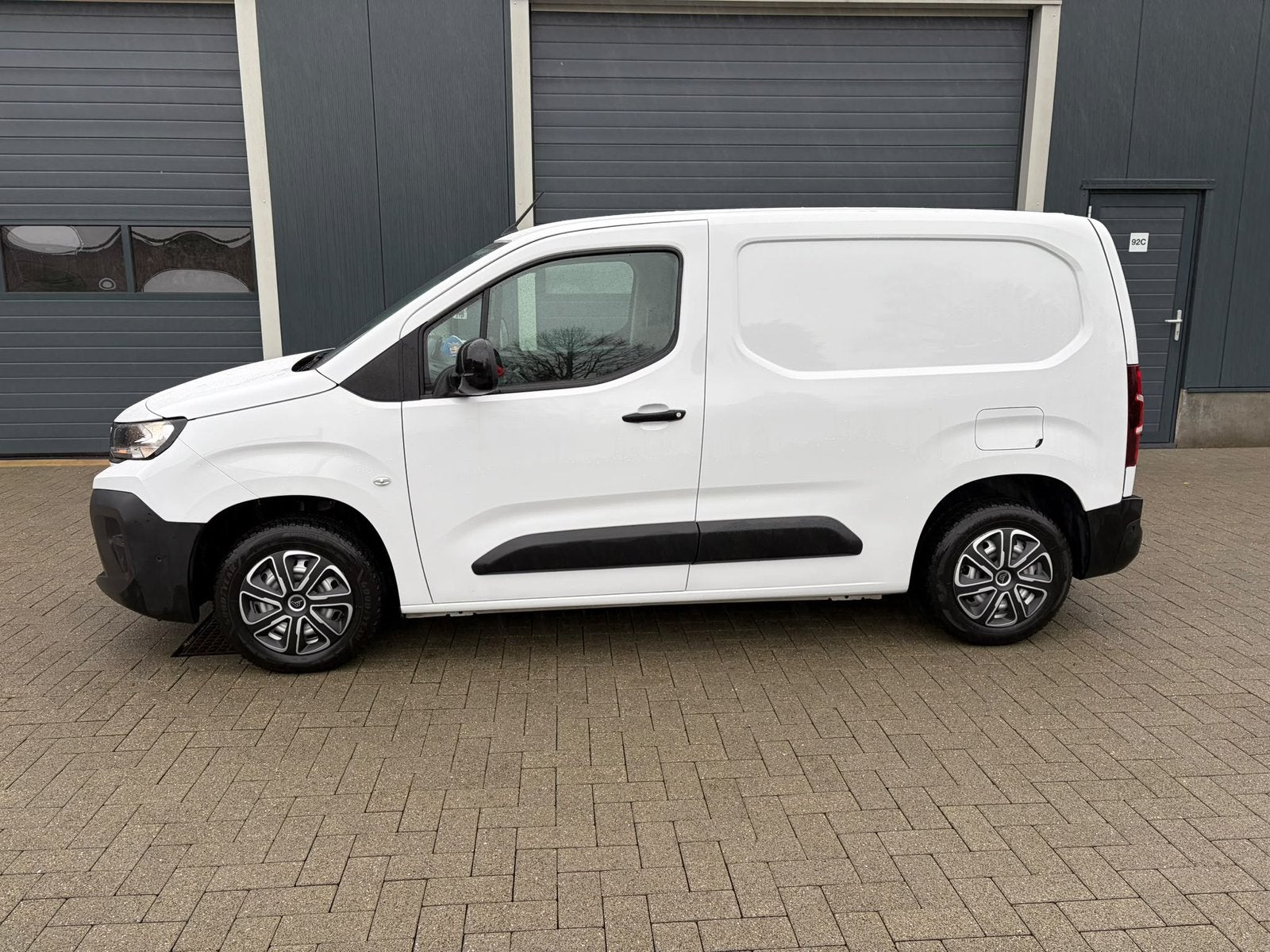 Peugeot Partner Hdi € 15083 EXL BTW TREKH/NAVI/DRIEZIT, Euro 6, 72 kW, Diesel, Particulier