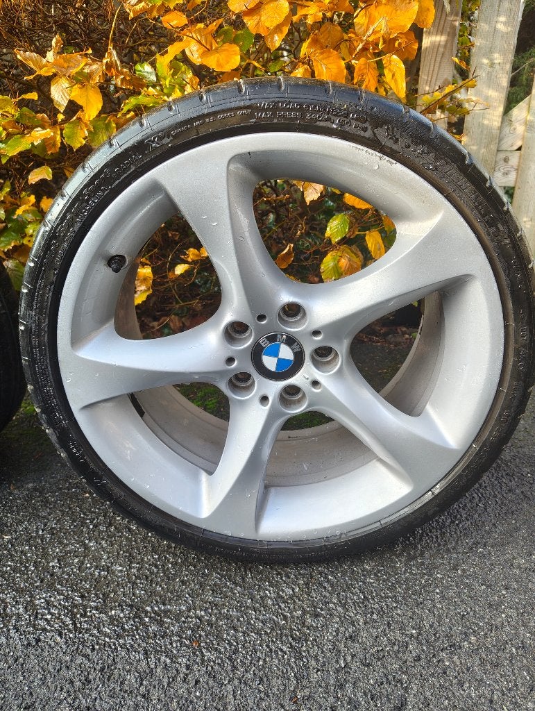 Originele BMW style 230 velgen + banden 19" - 1 gebarsten, Gebruikt, Banden en Velgen, Personenwagen, Zomerbanden