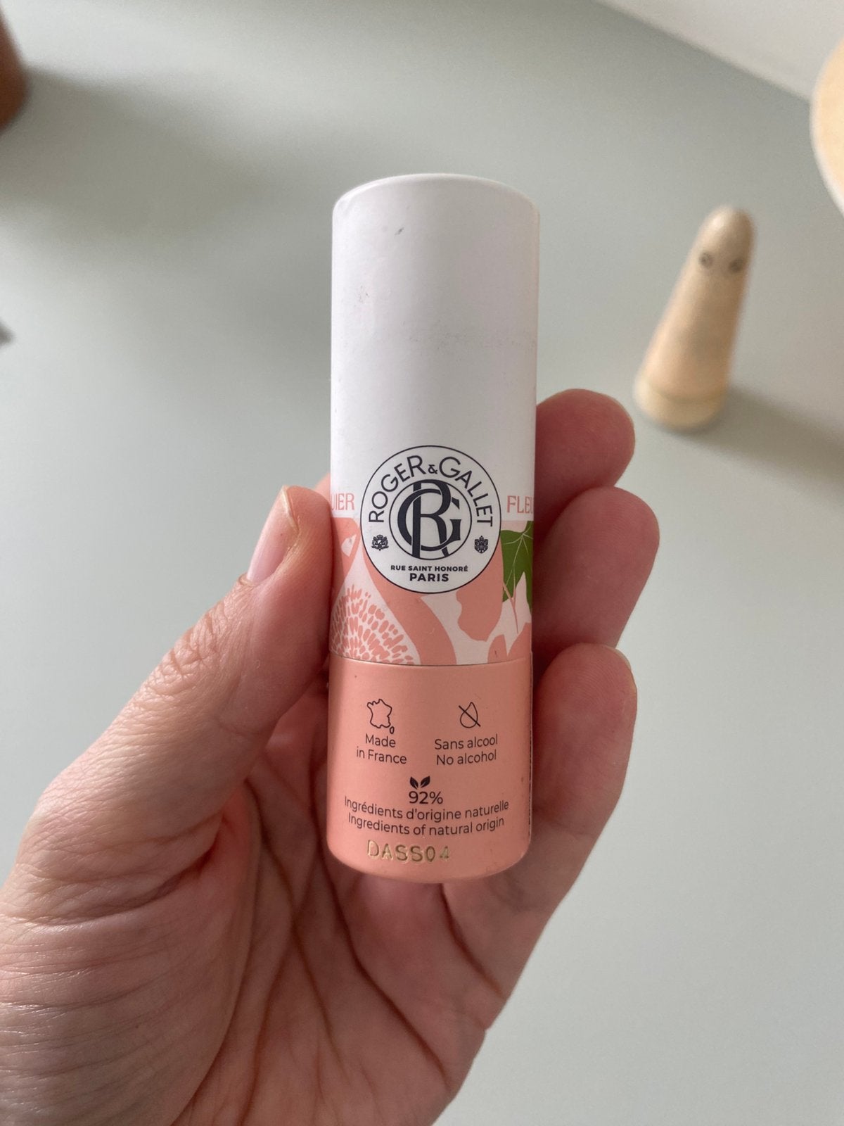 Bâton de parfum Roger & Gallet, Bijoux, Sacs & Beauté, Beauté | Parfums, Enlèvement ou Envoi, Neuf