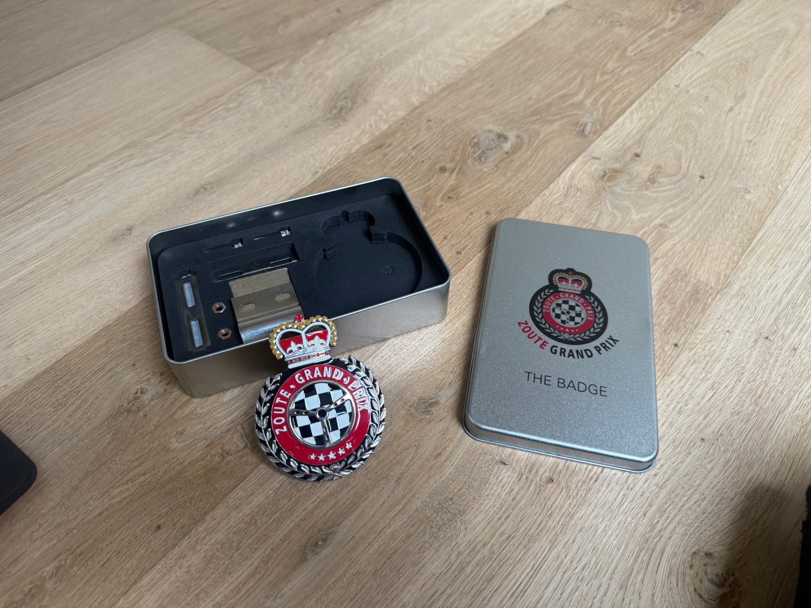 Zoute grand prix metalen carbadge, Enlèvement, Neuf, Voitures