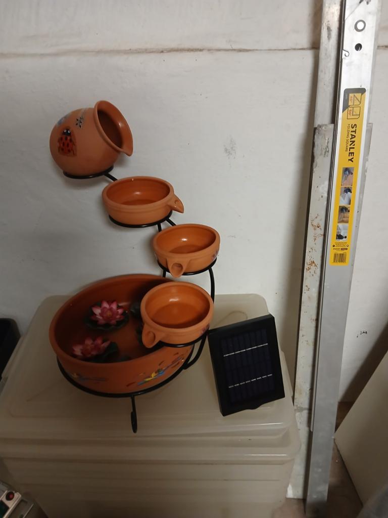Fonteintje voor binnen of buiten met zonnepaneel, Ophalen