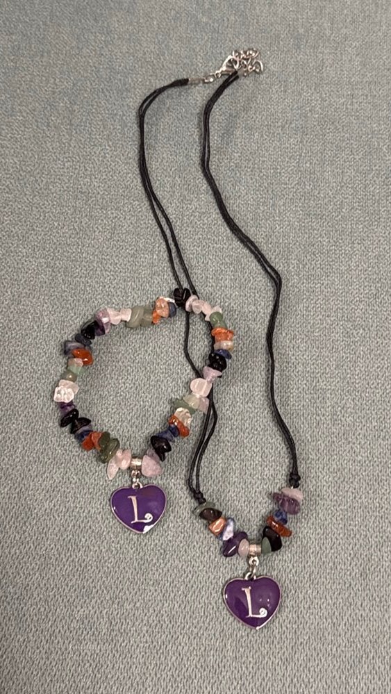 Ketting en armband met letter L, Ophalen of Verzenden, Nieuw, Met hanger